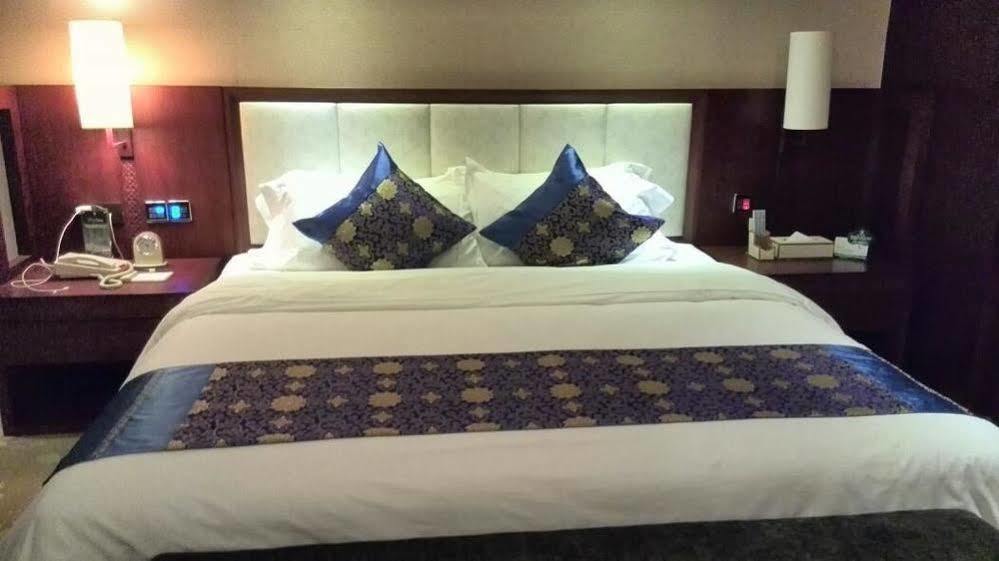 Liuzhou Sanjiangxian Dongxiangguo Hotel Ngoại thất bức ảnh